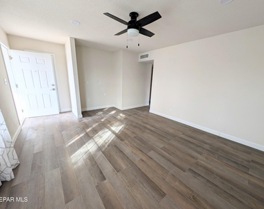 5857 W Valley Circle - Photo Thumbnail 6