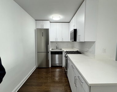 96 5th Avenue - Photo Thumbnail 3