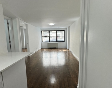 96 5th Avenue - Photo Thumbnail 2