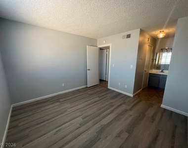 5662 E Lake Mead Boulevard - Photo Thumbnail 14