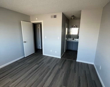 5662 E Lake Mead Boulevard - Photo Thumbnail 9