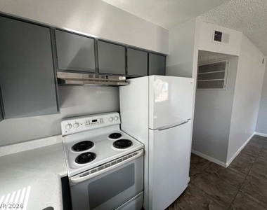 5662 E Lake Mead Boulevard - Photo Thumbnail 15