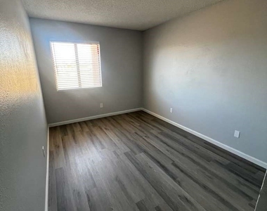 5662 E Lake Mead Boulevard - Photo Thumbnail 13