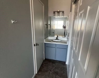 5662 E Lake Mead Boulevard - Photo Thumbnail 7