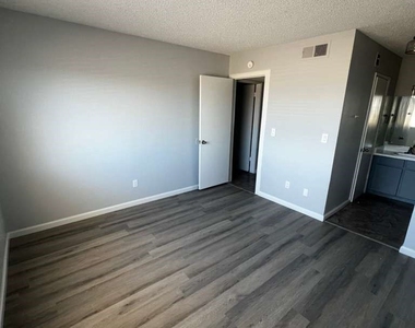 5662 E Lake Mead Boulevard - Photo Thumbnail 10