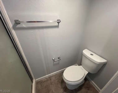 5662 E Lake Mead Boulevard - Photo Thumbnail 13