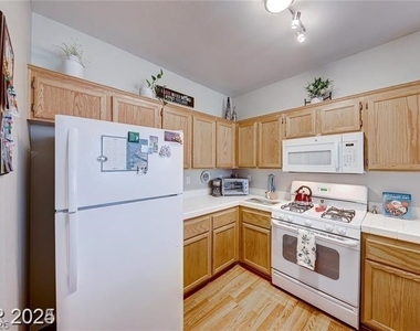 1830 N Buffalo Drive - Photo Thumbnail 9