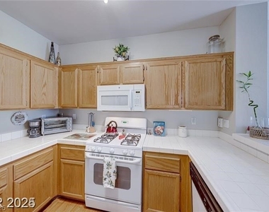 1830 N Buffalo Drive - Photo Thumbnail 11
