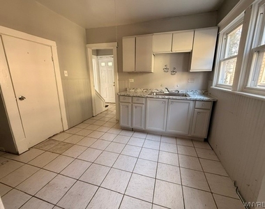 140 Parkridge Avenue - Photo Thumbnail 4