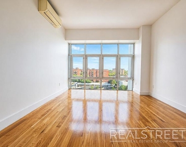 90-02 Queens Blvd - Photo Thumbnail 4