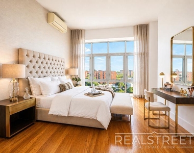 90-02 Queens Blvd - Photo Thumbnail 3