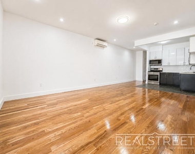 90-02 Queens Blvd - Photo Thumbnail 9