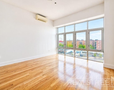 90-02 Queens Blvd - Photo Thumbnail 5