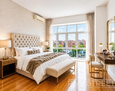 90-02 Queens Blvd - Photo Thumbnail 2