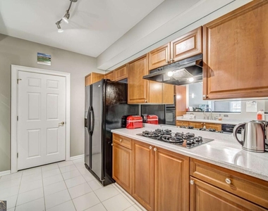 3275 Lenox Road Ne - Photo Thumbnail 4