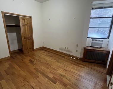 West 92nd and Bway - Photo Thumbnail 5