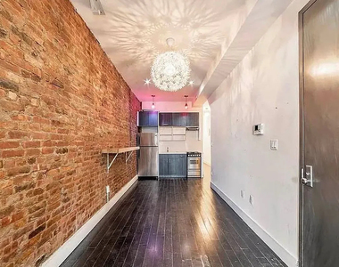 1066 Putnam Avenue - Photo Thumbnail 3