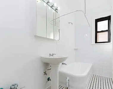 132-70 Sanford Avenue - Photo Thumbnail 4