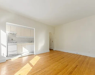 132-70 Sanford Avenue - Photo Thumbnail 2
