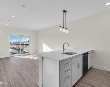 19 Carr Avenue - Photo Thumbnail 2