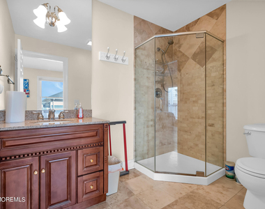 21 Blaine Avenue - Photo Thumbnail 17