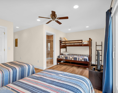 21 Blaine Avenue - Photo Thumbnail 16