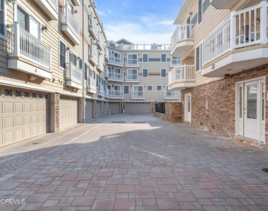 21 Blaine Avenue - Photo Thumbnail 3