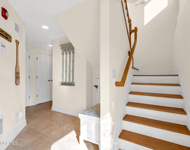 21 Blaine Avenue - Photo Thumbnail 5
