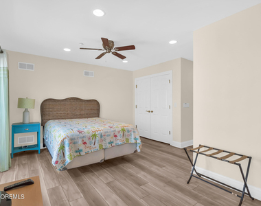 21 Blaine Avenue - Photo Thumbnail 24