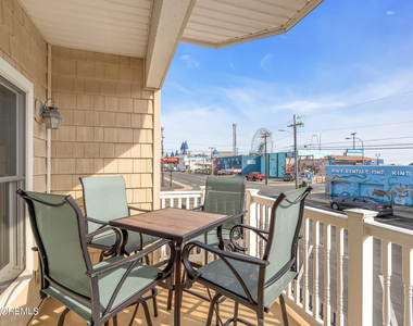 21 Blaine Avenue - Photo Thumbnail 12