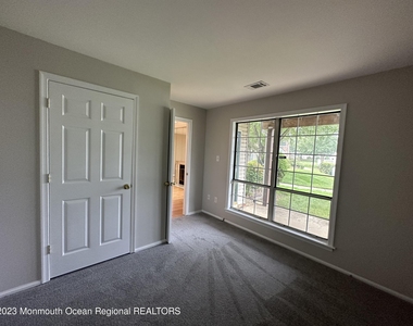 143 Tanglewood Place - Photo Thumbnail 16