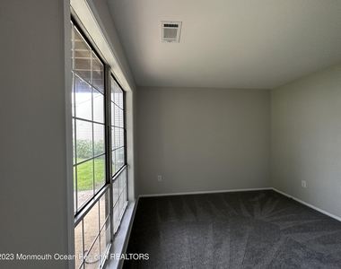 143 Tanglewood Place - Photo Thumbnail 17