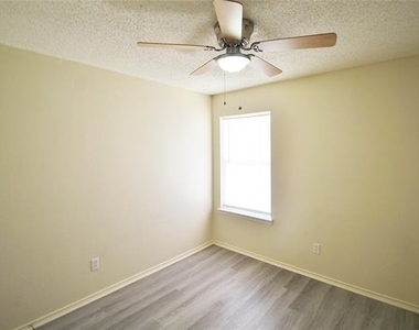 609 Blueberry Hill Lane - Photo Thumbnail 12