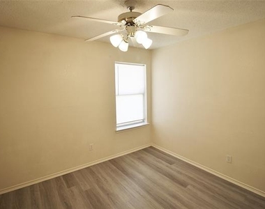 609 Blueberry Hill Lane - Photo Thumbnail 14