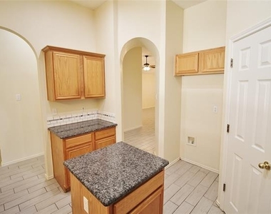 609 Blueberry Hill Lane - Photo Thumbnail 8
