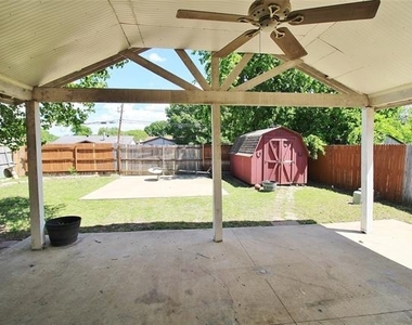 609 Blueberry Hill Lane - Photo Thumbnail 17