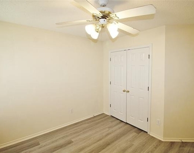 609 Blueberry Hill Lane - Photo Thumbnail 15