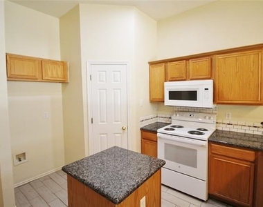 609 Blueberry Hill Lane - Photo Thumbnail 7