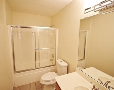 609 Blueberry Hill Lane - Photo Thumbnail 16