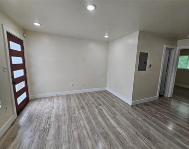 4806 Virginia Avenue - Photo Thumbnail 1