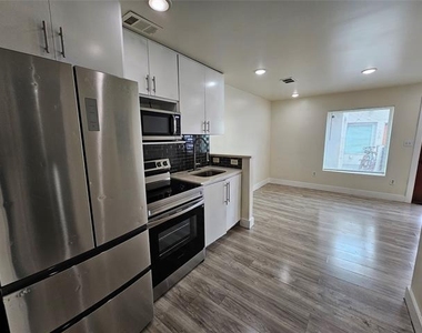 4806 Virginia Avenue - Photo Thumbnail 3