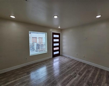 4806 Virginia Avenue - Photo Thumbnail 2