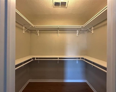 5929 Gayle Drive - Photo Thumbnail 10