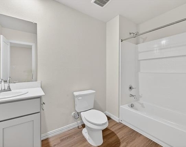 102 Goel Street - Photo Thumbnail 17