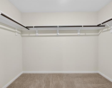 102 Goel Street - Photo Thumbnail 13