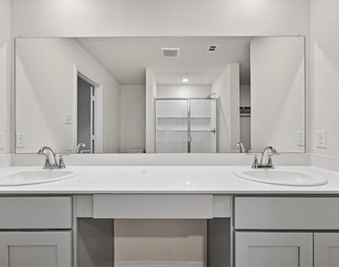 102 Goel Street - Photo Thumbnail 15