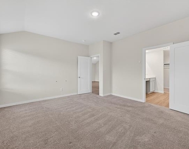 102 Goel Street - Photo Thumbnail 12