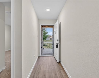 102 Goel Street - Photo Thumbnail 4