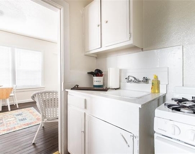 324 W Canty Street - Photo Thumbnail 7