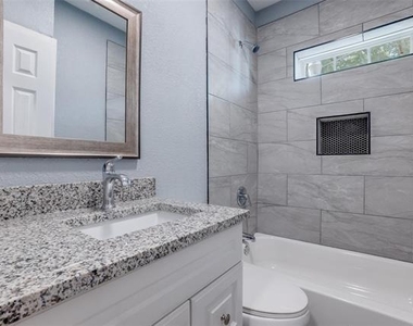 320 W Canty Street - Photo Thumbnail 8